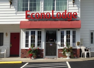 Econo Lodge Lake George Entrance
