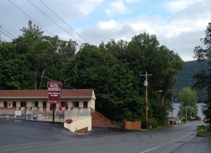 Motel Montreal Lake George - Front2