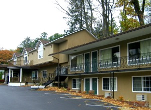 Sundowner Motel Lake George exterior rooms view